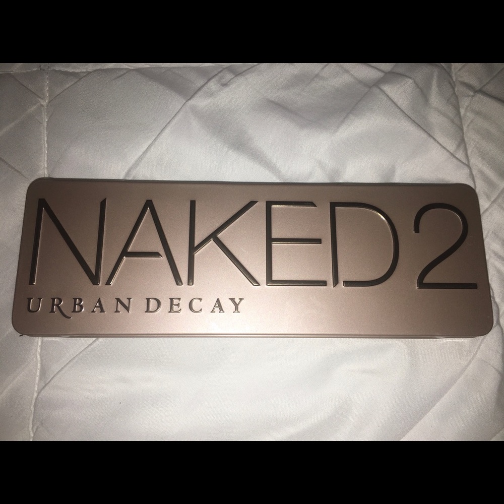 Urban Decay Naked 2 eyeshadow palette